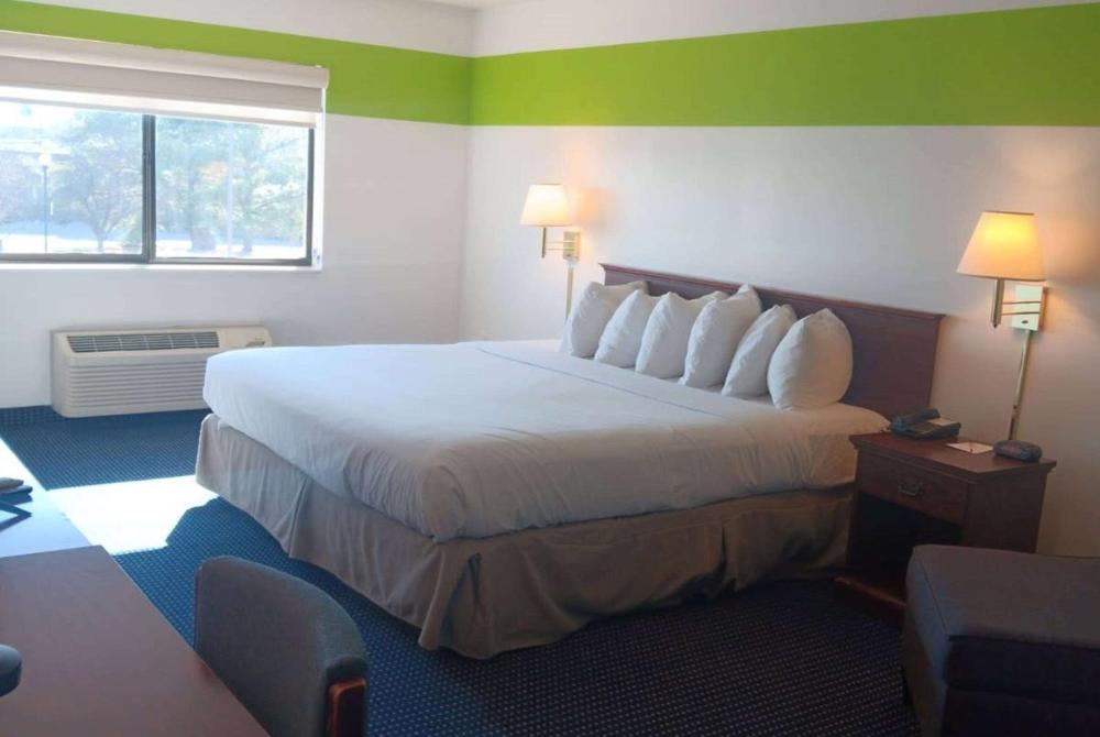 Deluxe King Suite interior